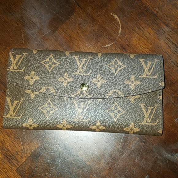 Louis Vuitton Wallet - Picture 1 of 4